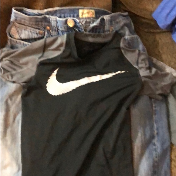 Lots of clothes ask about certain ones for prices - Picture 6 of 8